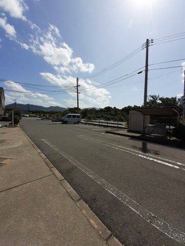 ソレアードエムＢの駐車場