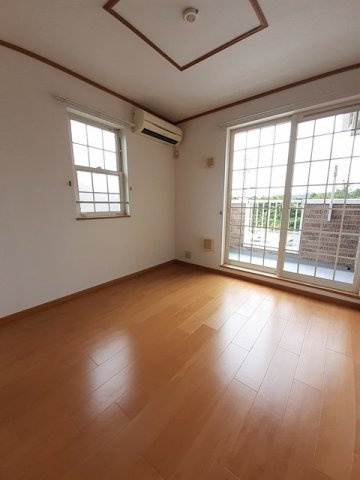 ソレアードエムＢの居間・リビング