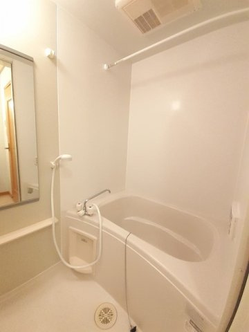 ソレアードエムＢの浴室