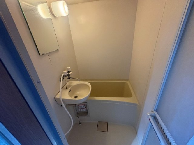 レオパレス梶栗の浴室|洗面台は各部屋で異なります。現地にてご確認ください。