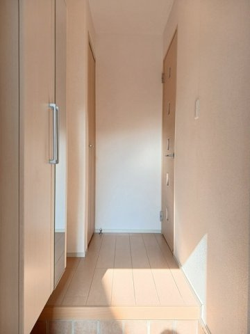 カーサプラシードの玄関