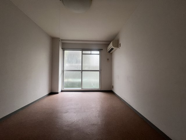 ローズガーデンの居間・リビング