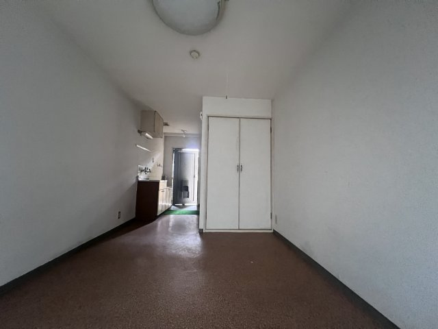 ローズガーデンの居間・リビング