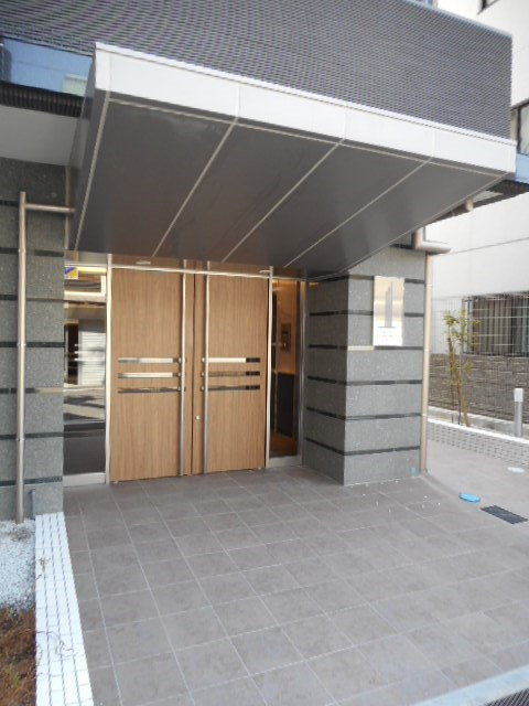 アドバンス三宮シュロスのエントランス