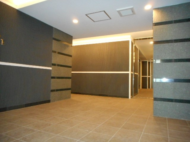 アドバンス三宮シュロスの外観