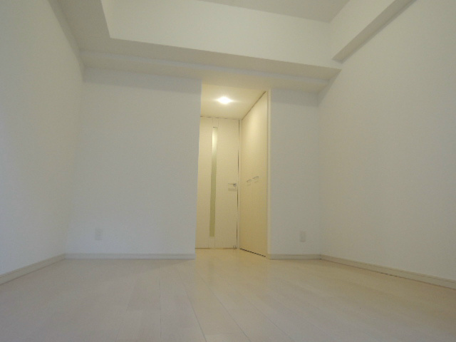 アドバンス三宮シュロスの居間・リビング