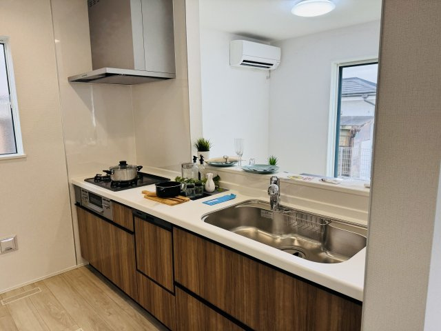 八王子市　西寺方町　新築一戸建て　２４ー２期のキッチン|～使い勝手の良いシステムキッチン～