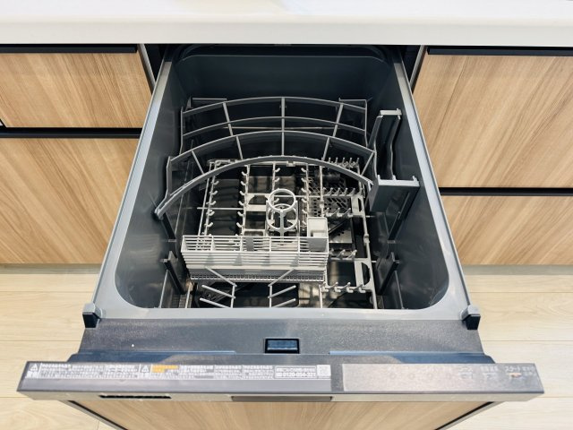 八王子市　西寺方町　新築一戸建て　２４ー２期のキッチン|～食洗機付き　食事後の食器洗いはお任せ、家族でゆっくりとくつろげます～