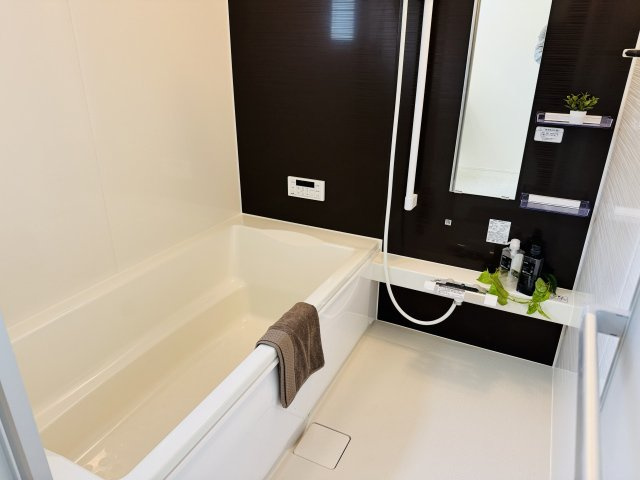 八王子市　西寺方町　新築一戸建て　２４ー２期の浴室|～のびのびくつろげるバスルーム　１日の締めくくりに癒やしのバスタイムを～