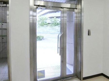 末広MSビルの玄関