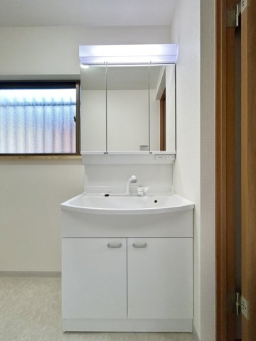 高知市中秦泉寺　中古戸建の独立洗面台