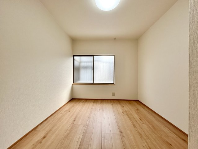 高知市中秦泉寺　中古戸建の洋室