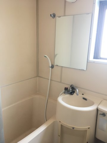 田村ビルの洗面所|忙しい朝には欠かせない洗面所です