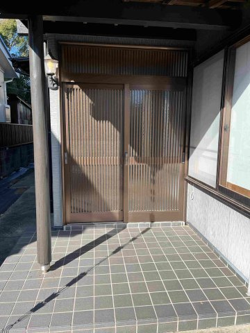 忍者屋敷みたいな家　下永吉3号棟のエントランス