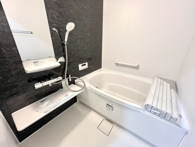 【浴室】 | 新品に交換された浴室は清潔感満載です。