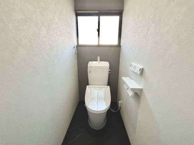 【トイレ】 | ウォシュレット付きの高機能トイレに交換しております。