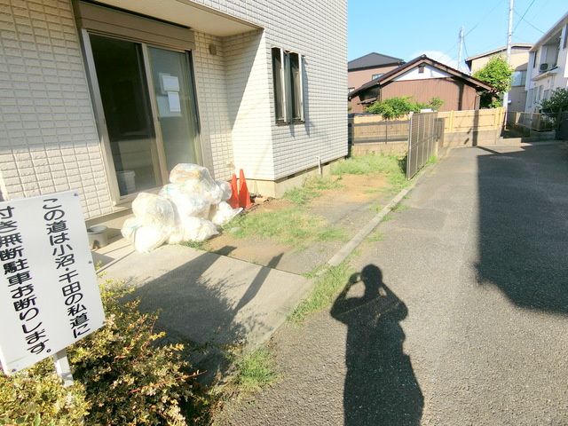 朝日町2丁目ヘーベルメゾンの駐車場|1台分無料★幅に注意