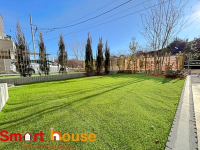 【前面道路含む現地写真】 | 大和市福田　新築戸建　全2棟 | たくさん友達を呼んでBBQ。ドッグランに家庭菜園も楽しめる魅力的なプライベートガーデン。芝生を敷いてガーデンチェア。そこでお風呂上がりにビールを一杯。楽しい画が浮かぶ、自分だけの庭を叶えて下さい！