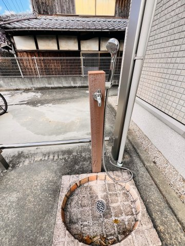 リーベスネストのその他共用部分|散歩から帰宅後の足洗い場もあり便利です。