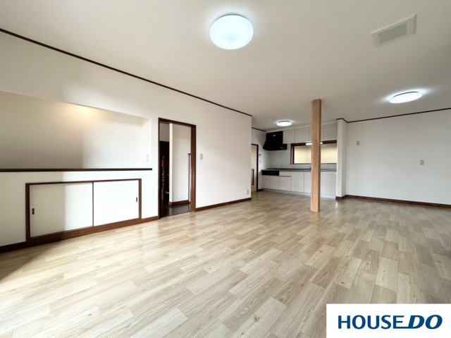 中古戸建　足利市山川町の居間・リビング|こちらのリビングで趣味の時間をお楽しみください