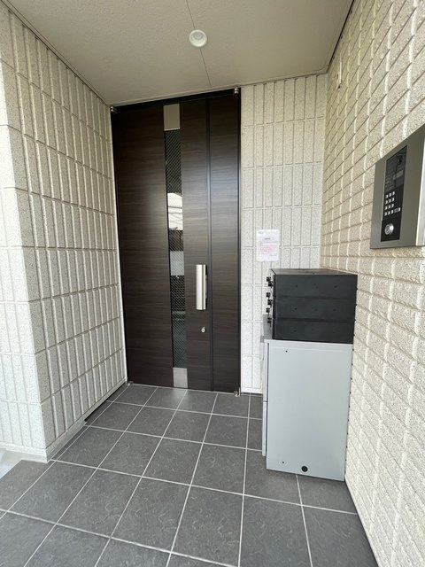 Ｎヴィラージュのエントランス|オートロック付きのエントランス