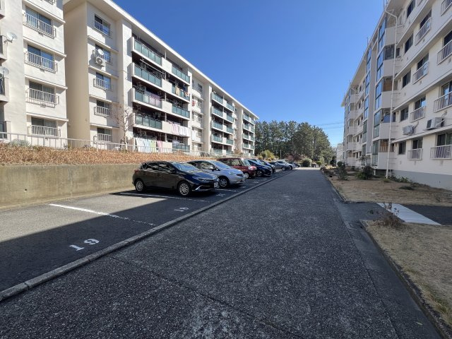 狩口台住宅25号棟の駐車場