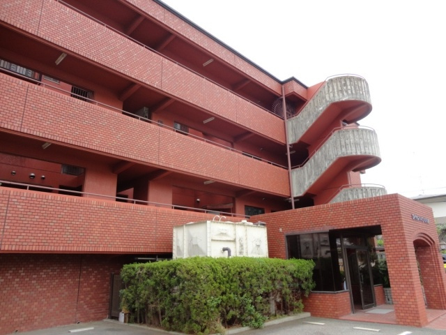 ロイヤルハイツ本多聞の外観