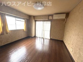 【洋室】 | 東金宝町！チサンマンション2階部分！最寄りのバス停徒歩1分！新岐阜駅まで徒歩7分！店舗・事務所OK！ | 東金宝町！チサンマンション2階部分！最寄りのバス停徒歩1分！新岐阜駅まで徒歩7分！店舗・事務所OK！