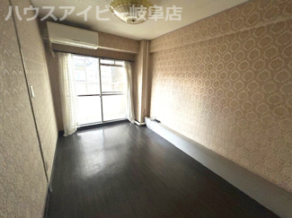 【洋室】 | 東金宝町！チサンマンション2階部分！最寄りのバス停徒歩1分！新岐阜駅まで徒歩7分！店舗・事務所OK！ | 東金宝町！チサンマンション2階部分！最寄りのバス停徒歩1分！新岐阜駅まで徒歩7分！店舗・事務所OK！