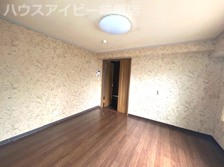 【洋室】 | 東金宝町！チサンマンション2階部分！最寄りのバス停徒歩1分！新岐阜駅まで徒歩7分！店舗・事務所OK！ | 東金宝町！チサンマンション2階部分！最寄りのバス停徒歩1分！新岐阜駅まで徒歩7分！店舗・事務所OK！