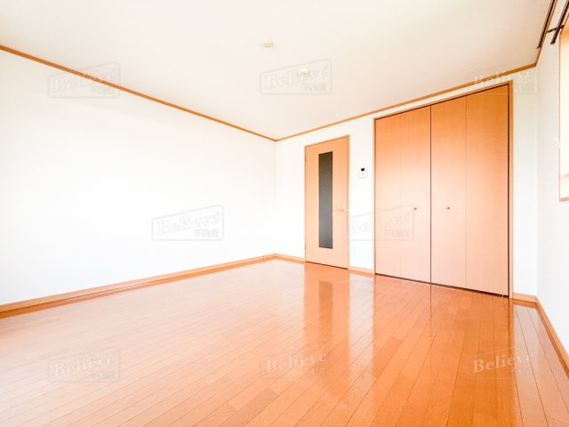 サンフィールドⅡの居間・リビング|明るい室内です☆