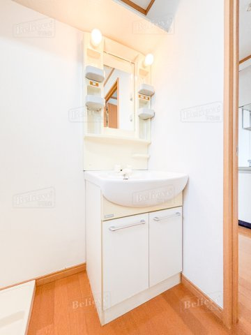 サンフィールドⅡの洗面所|明るい洗面所です☆