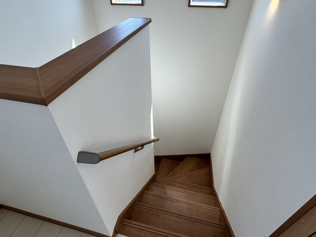 都城市平江町の中古一戸建のその他|階段