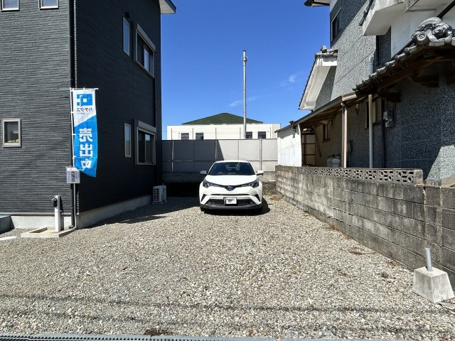 都城市平江町の中古一戸建の駐車場
