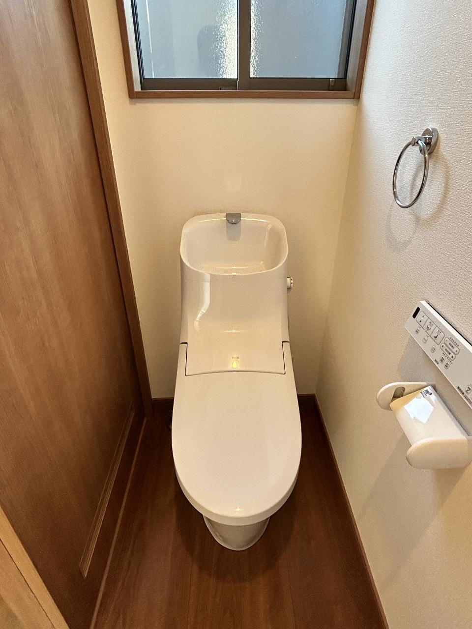 都城市平江町の中古一戸建のトイレ