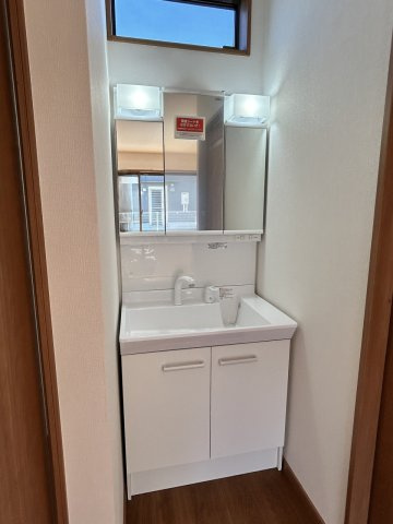 都城市平江町の中古一戸建の独立洗面台