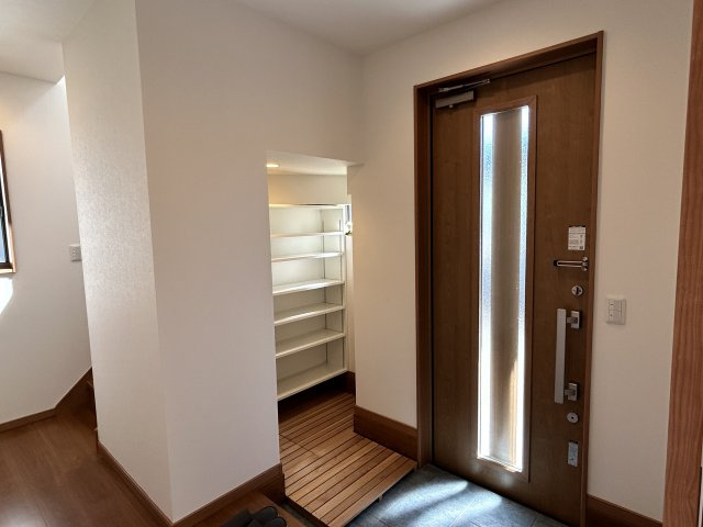 都城市平江町の中古一戸建の玄関