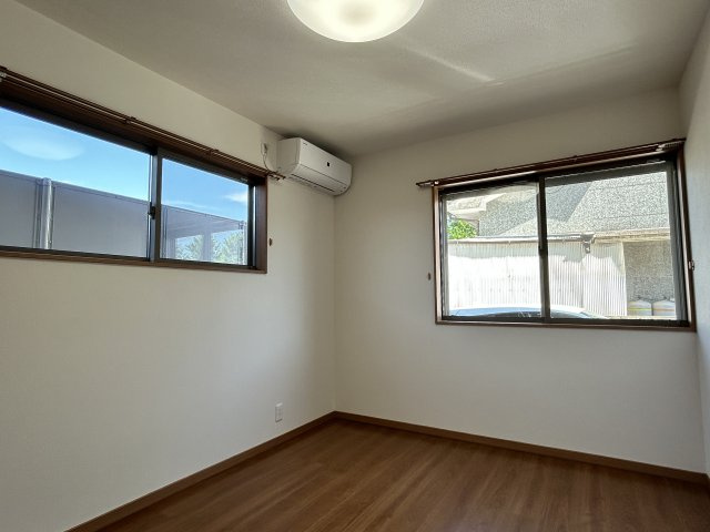 都城市平江町の中古一戸建の洋室