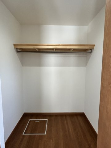 都城市平江町の中古一戸建の収納