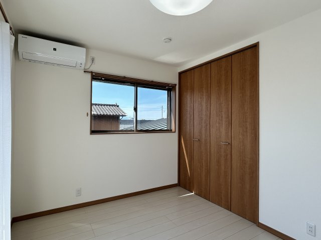 都城市平江町の中古一戸建の洋室