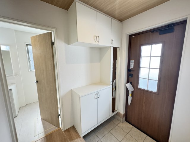 グラファーレ前橋市箱田町２期　２号棟の玄関|おしゃれな玄関です。収納も沢山ご用意しています。