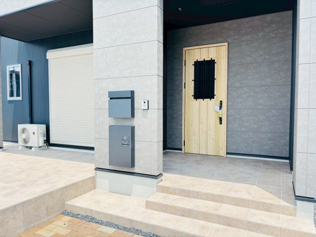 新築戸建　安八郡安八町南今ケ渕第１　全12区画分譲の玄関|玄関ドアの取っ手ハンドル部分にセンサーがついており、カード・シールタイプのキーで開け閉めができます