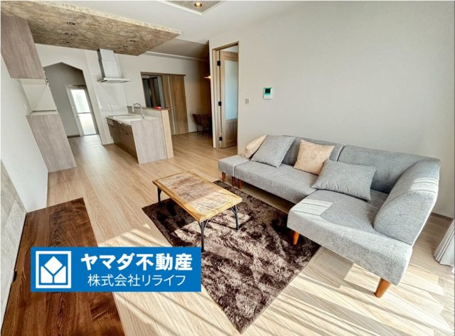 新築戸建　安八郡安八町南今ケ渕第１　全12区画分譲の居間・リビング|嬉しい家具・照明付き！大きな窓がリビング全体に光と風を運びます。
