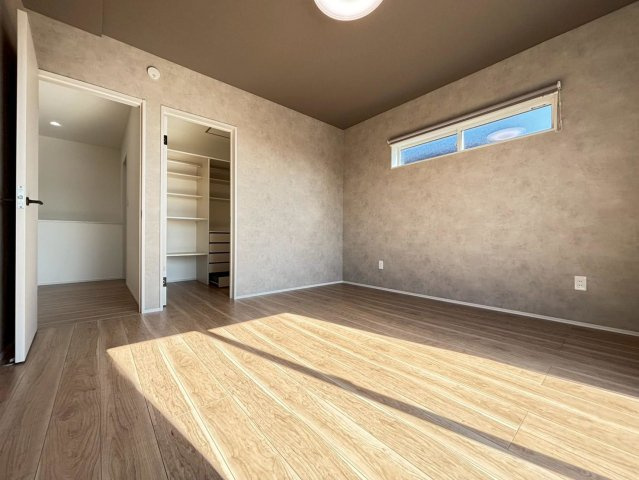 新築戸建　安八郡安八町南今ケ渕第１　全12区画分譲の寝室|全居室にたっぷり収納できる大型収納を設置。窓ガラスは断熱性能や結露防止効果の高いペアガラスです。