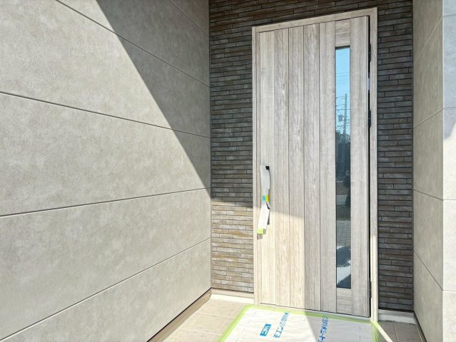 新築戸建　安八郡安八町南今ケ渕第１　全12区画分譲の玄関|玄関ドアの取っ手ハンドル部分にセンサーがついており、カード・シールタイプのキーで開け閉めができます