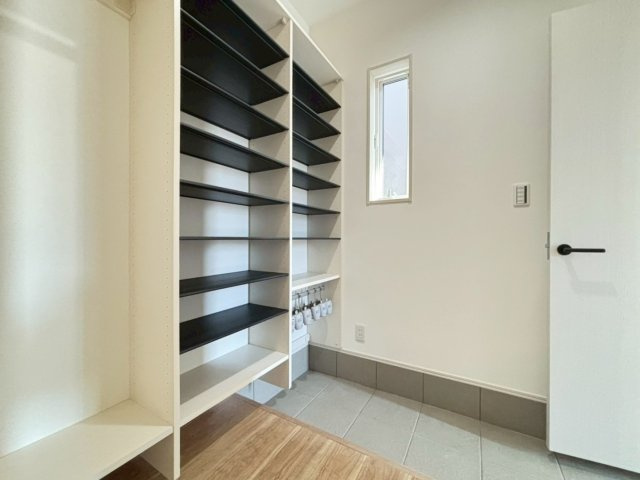 新築戸建　安八郡安八町南今ケ渕第１　全12区画分譲の収納|シューズインクローク付き