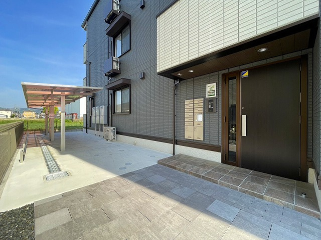 シャローゲートのエントランス|落ち着いたエントランスです