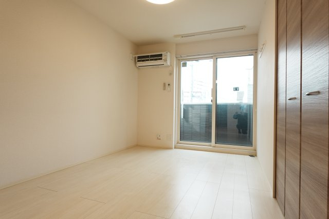 【寝室】 | エスト・ヴィヴァーチェ