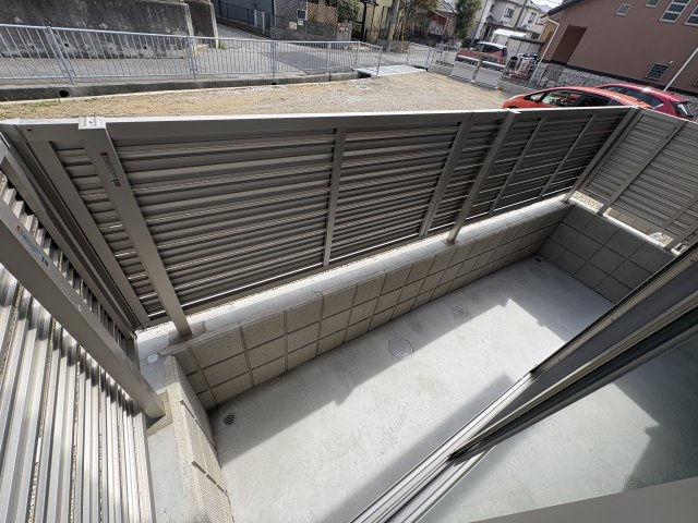 ソリッソ大久保町西嶋のバルコニー