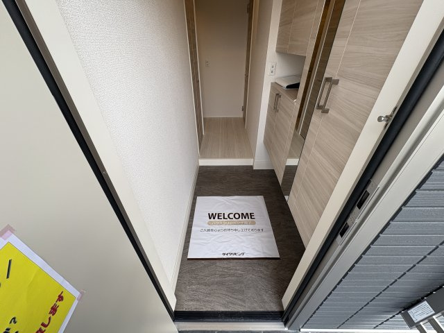 ソリッソ大久保町西嶋の玄関